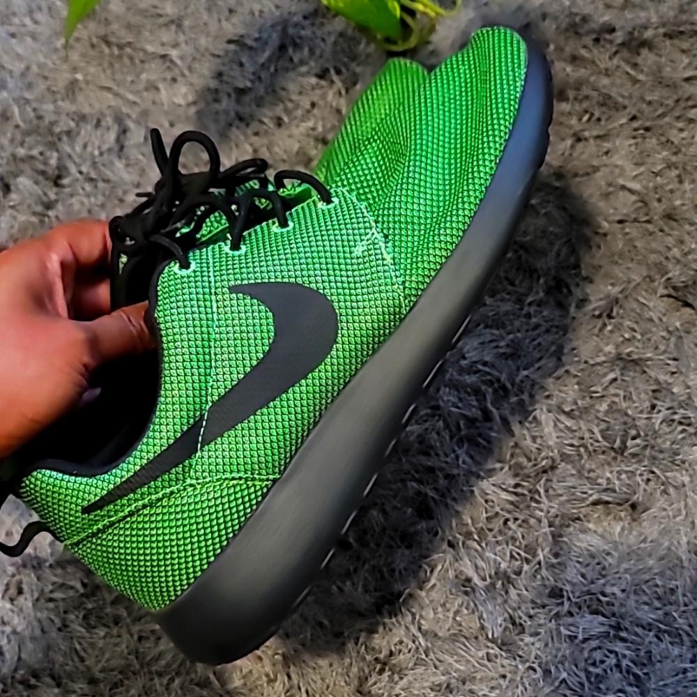 Nike Roshe Run - Mens US 8.5